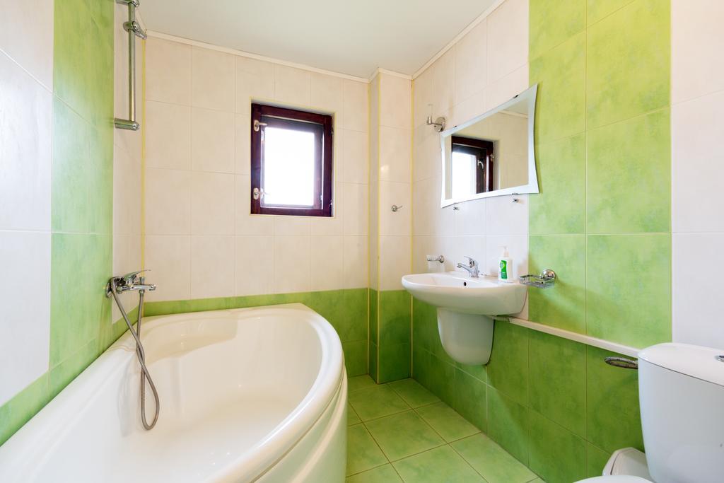 Private 4Br-2Ba Guest House Dryanovo With Pool And Free Parking Exterior photo